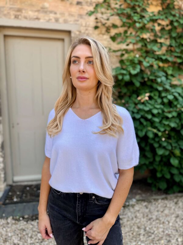 white v neck short sleeved knit